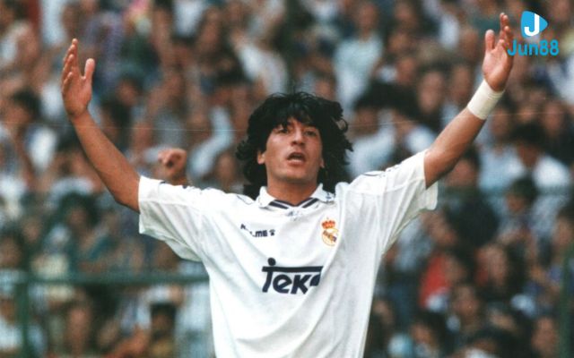 Ivan Zamorano thi đấu cho đội tuyển Real Madrid